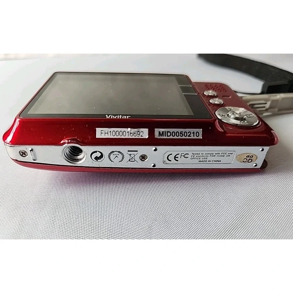 VIVITAR ViviCam X029 10.1MP Digital Camera - Red 4.0GB Sim Needs New Battery